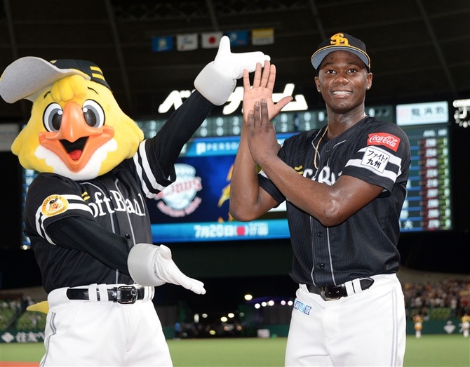 ソフトバンクホークスのモイネロが来日初完封で8勝目 わずか2安打