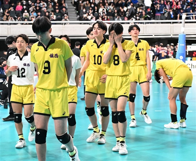 鎮西が涙、3冠ならず 準々決勝終盤に競り負け 前監督急逝、悲しみ抱え