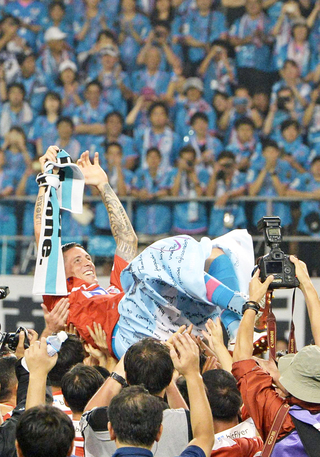 トーレス2万3000人が別れ 鳥栖で引退試合｜【西日本新聞me】