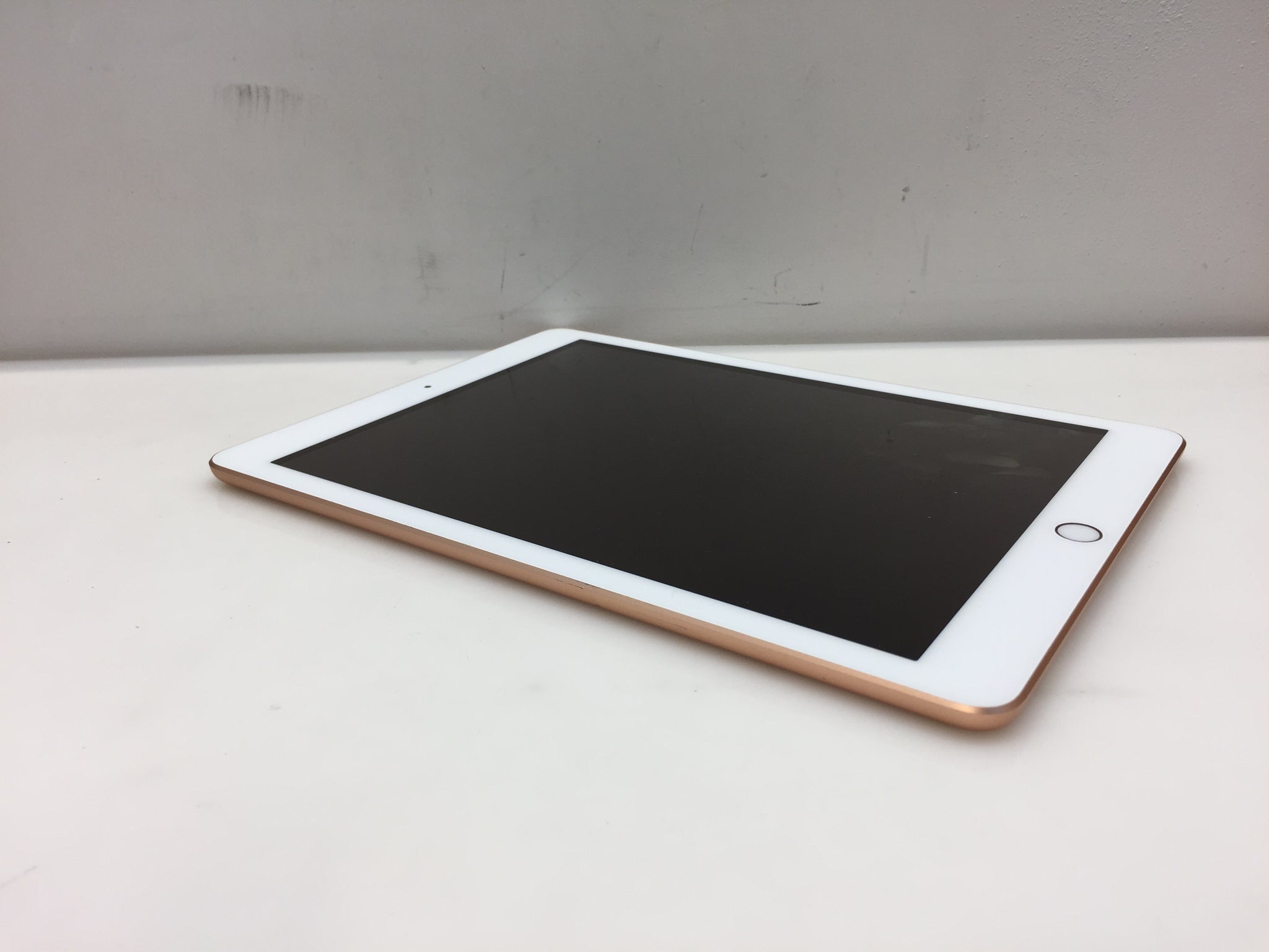 Apple iPad 6th Gen. 32GB Wi-Fi 9.7in MRJN2LL/A - Gold – NT