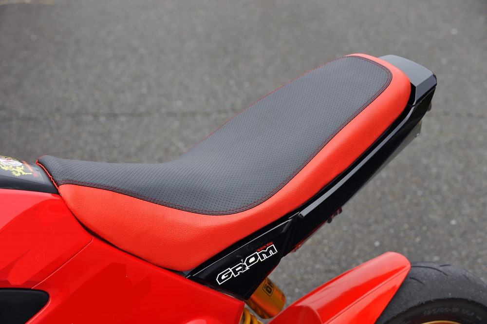 エヌアールマジック / グロム張り替えシート革(黒×赤)