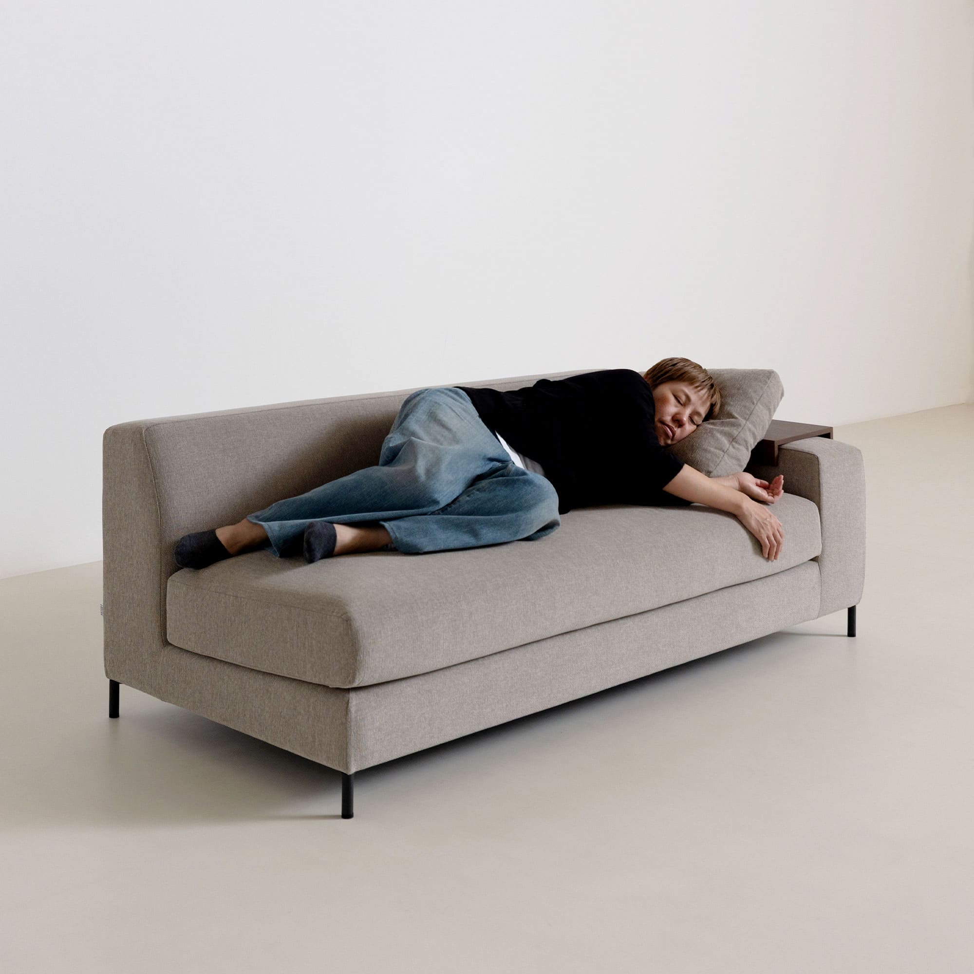 Decibel Traditional ワイド3人掛け片ひじ」 製品詳細ページ | 国産