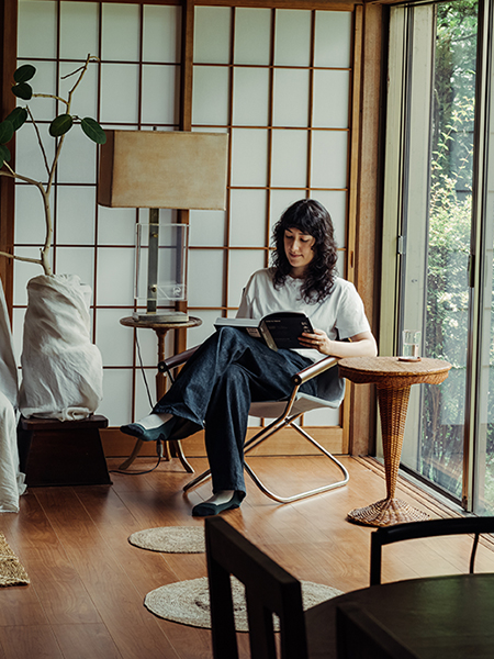 ストーリーのある古いものに囲まれながら自分の手で育てはじめる