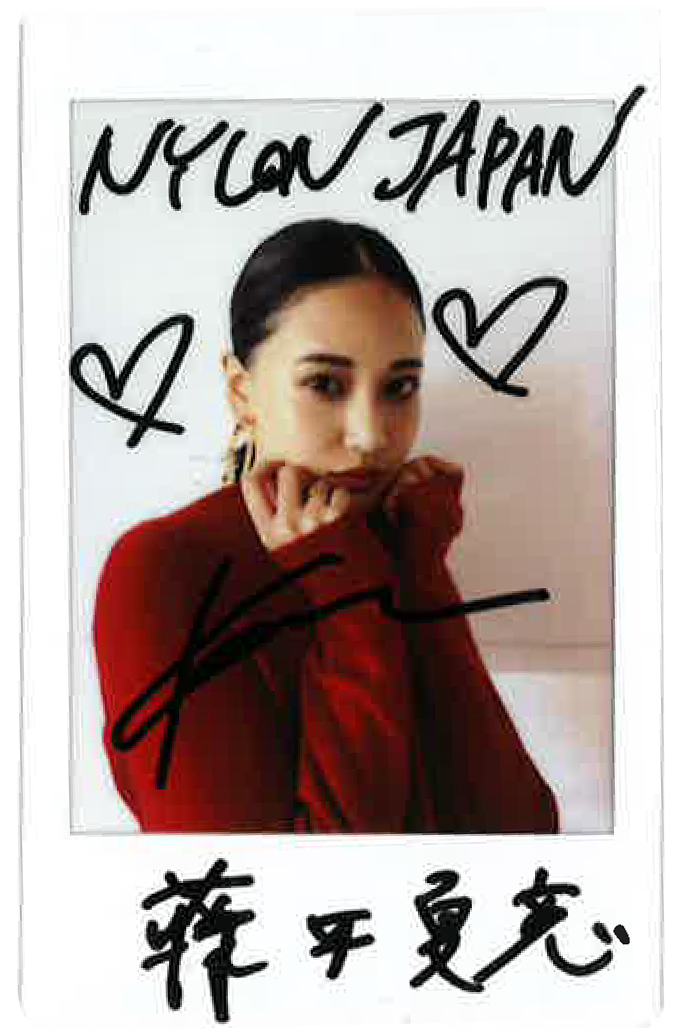 FASHION] 2年ぶりに全員揃って《E-girls》が表紙で登場！24ページの大