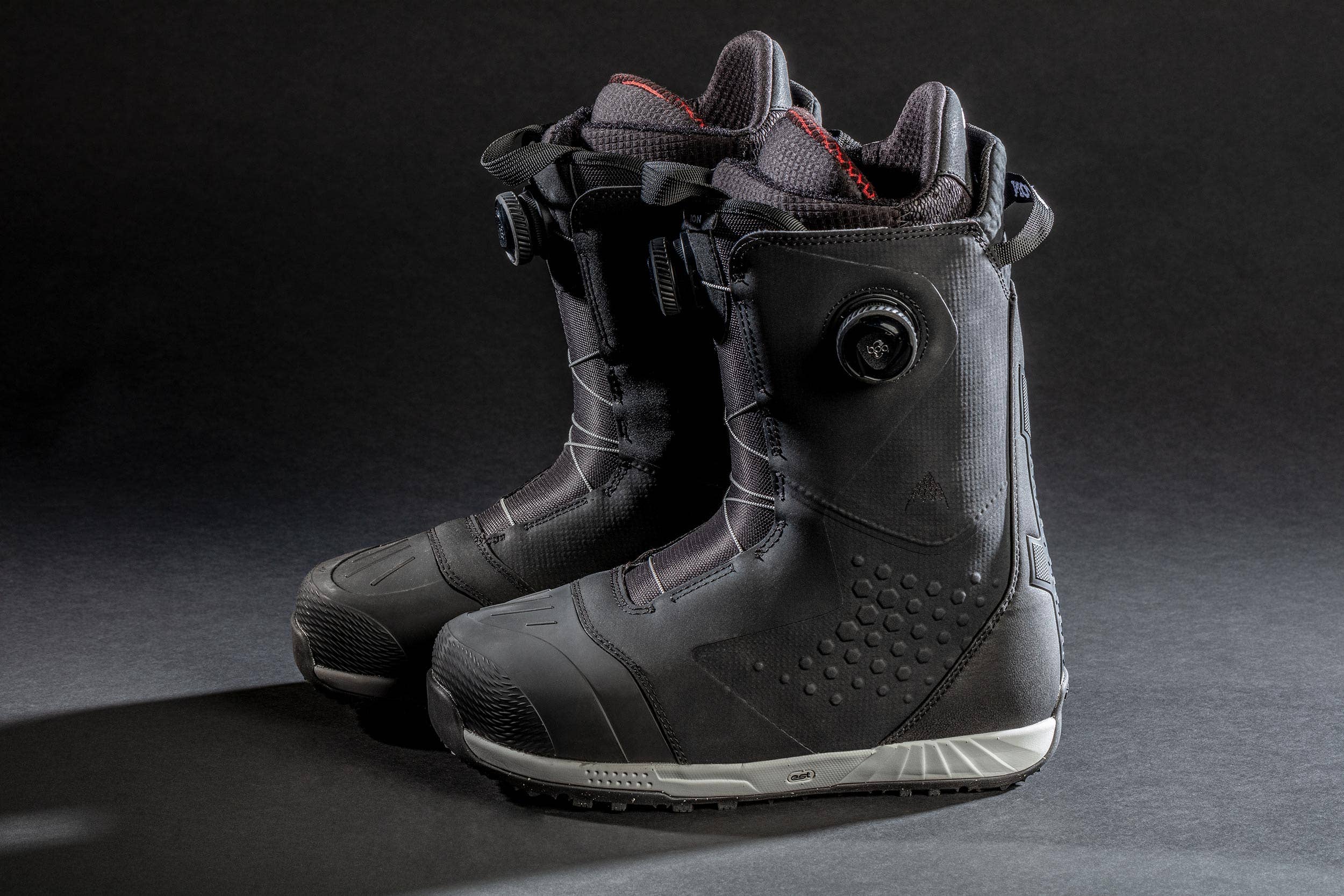 Burton Ion Boa: Snowboarding Gear Lookbooks 2018 - 2019 - Snowboarder