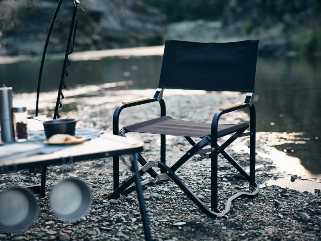 軽量＆丈夫さが美点！ チェアと一緒に使いたい「モダンテーブル」が