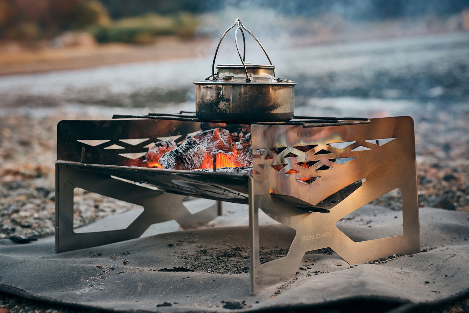 ユーザーの声が反映されアップグレード！ TOKYO CRAFTSの軽量焚火台が