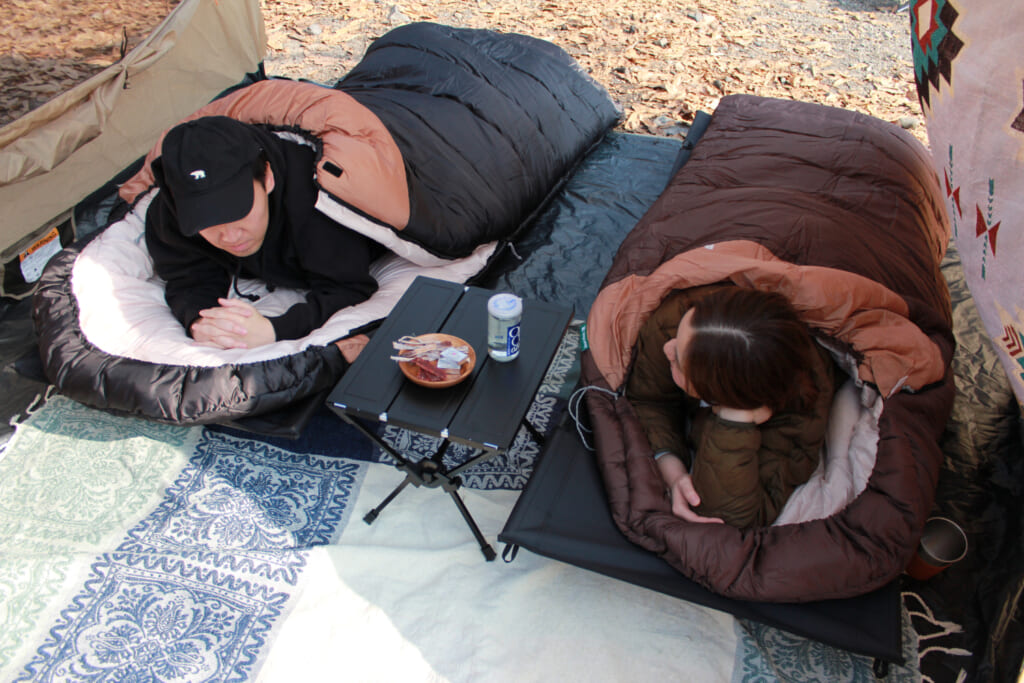 −30℃の極寒でも快適!? 封筒型なのに防寒性能抜群の寝袋が氷点下の