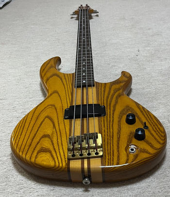 Schecter AD-C-4-HR EMGアクティブPU搭載 スルーネックの豪華モデル