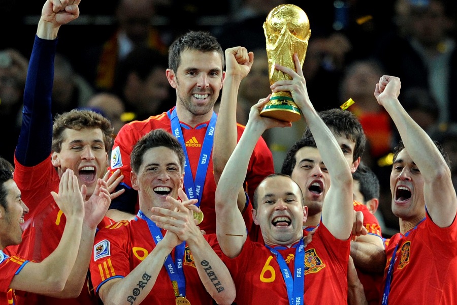 イニエスタ＆トーレスは日本へ？ 2010年W杯で初優勝したスペイン代表の