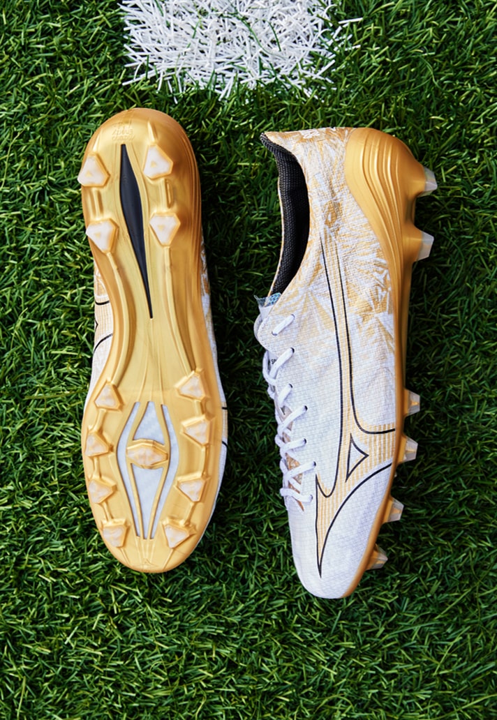 Mizuno Launch The Alpha 'Prism Gold' - SoccerBible