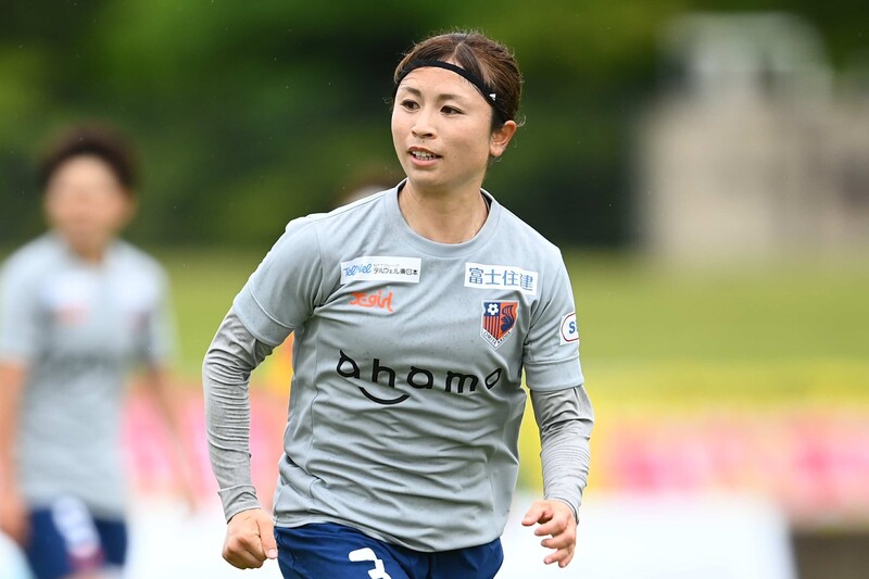 お綺麗です」「かわいい」なでしこ鮫島彩が“サメ”とコラボ！ 鮮やかT