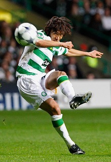 まさに伝説の瞬間」セルティック時代の俊輔、優勝に導く劇的FK弾に再