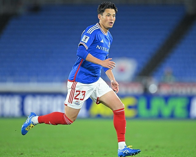 マリノス宮市亮が負傷63分に途中出場→12分後にスタッフの肩を借り