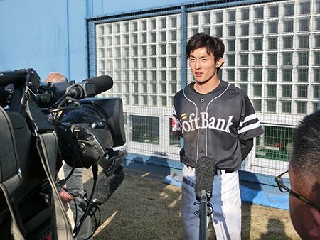 速すぎる男・周東選手が紅白戦で猛アピール！ | 福岡ソフトバンクホークス