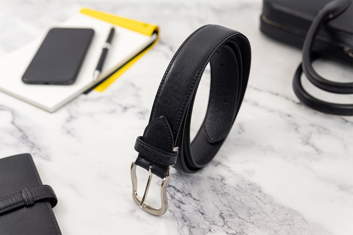 ヌメ革を育て味わうベルト｜フリーサイズ革ベルト | ソメスサドル