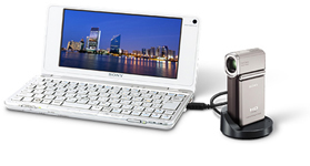 ポケットにも収まる小さな本体 “ポケットスタイルPC”VAIO「type P