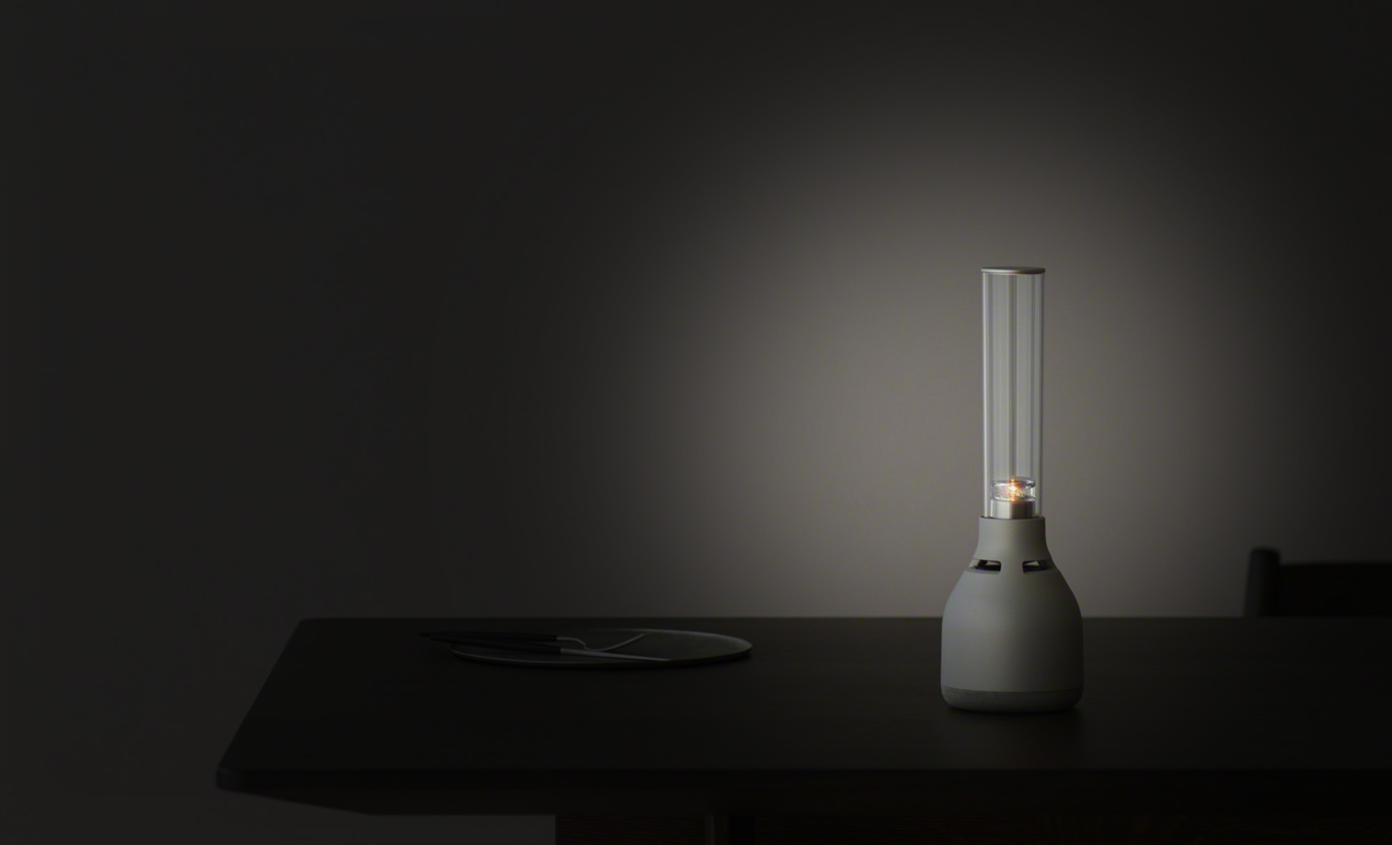 一瞬で、心を揺らす音。グラスサウンドスピーカーLSPX-S3 | アクティブ