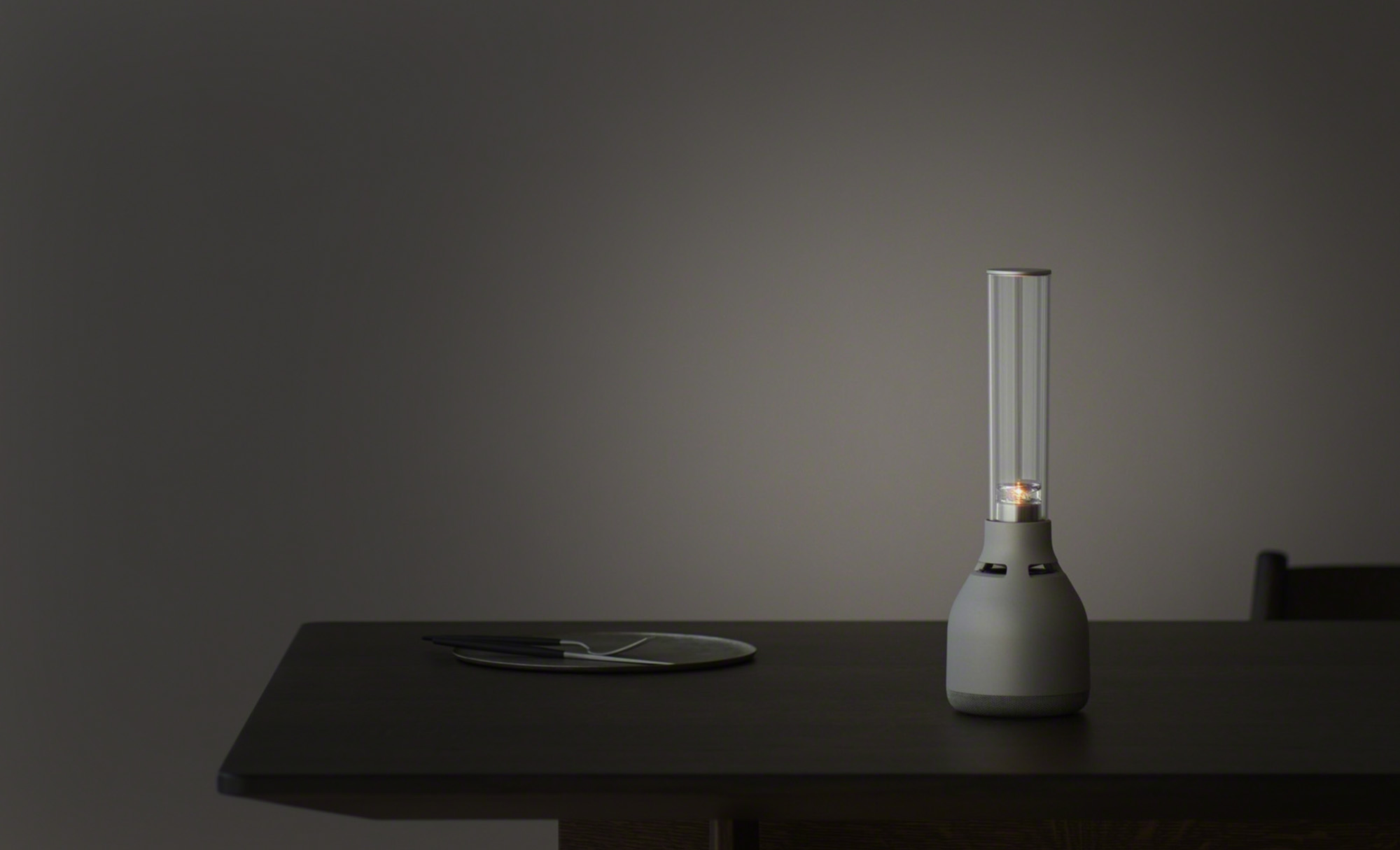 一瞬で、心を揺らす音。グラスサウンドスピーカーLSPX-S3 | アクティブ