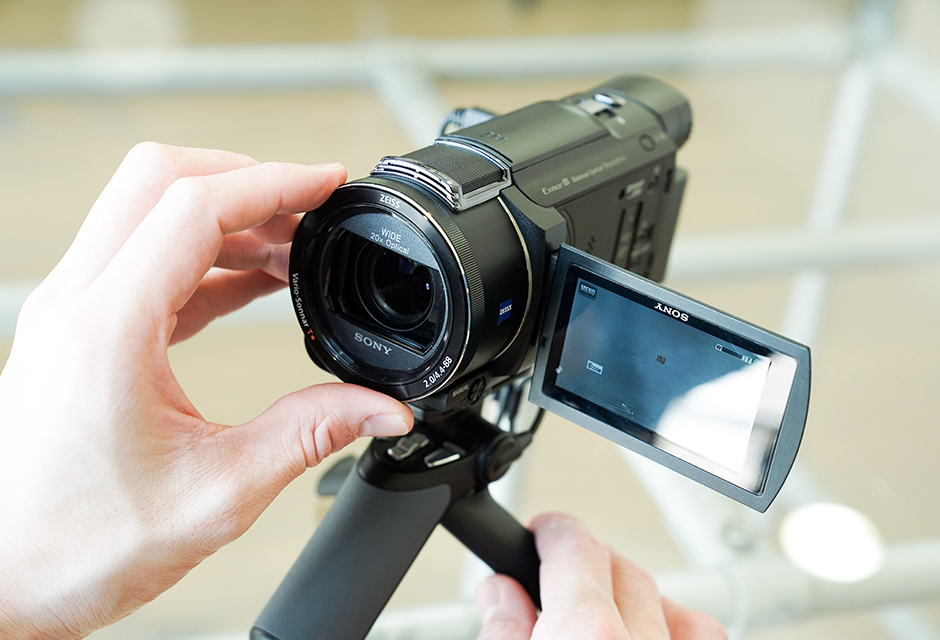 ブレが少なく、AFと内蔵マイクの音質が優れた 「AX60」はレビューVlog