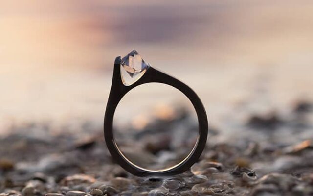 新基準！感性で楽しむダイヤ原石の婚約指輪【ラフダイヤモンド