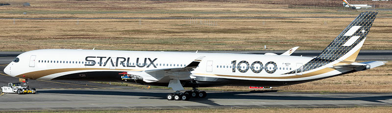 ScaleModelStore.com :: Aviation400 1:400 - AV4361 - Starlux