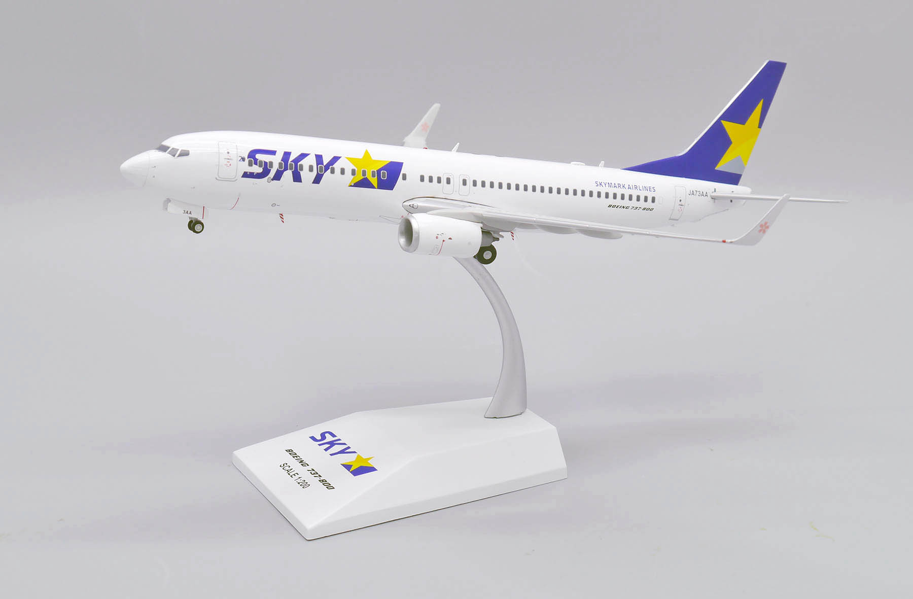 ScaleModelStore.com :: JC Wings 1:200 - EW2738012 - Skymark