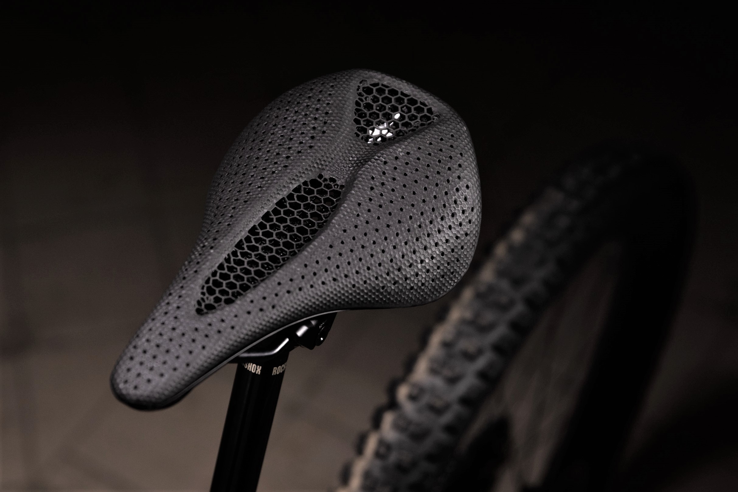 ミラーサドルにセカンドグレード「POWER PRO MIRROR」が新登場