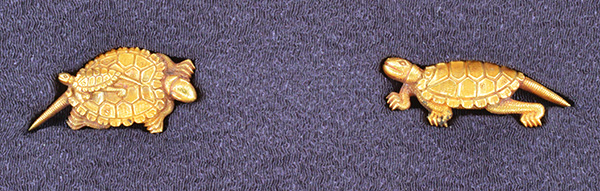 目貫 割際端銘 貞・寿 親子亀図(ME-010521)｜刀・日本刀の販売なら日本