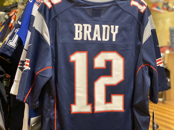 NFL トム・ブレイディ選手現役続行😆大人気のホワイトジャージなど多数