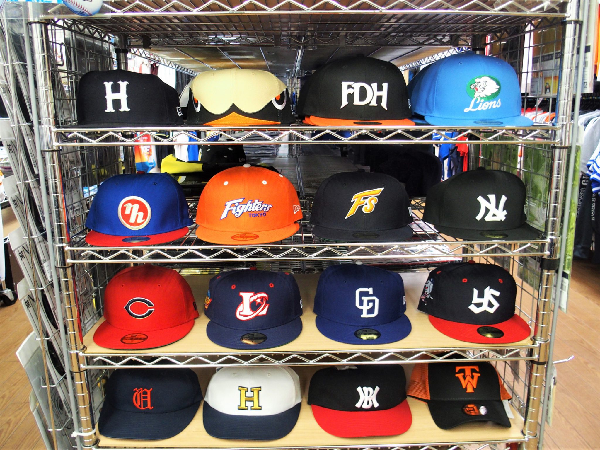 元祖赤ヘル、西鉄、ガッチャンマンキャップと懐かしのプロ野球キャップ