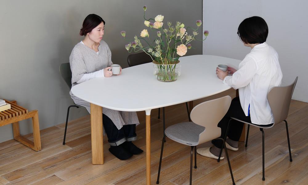 アナログテーブル JH43 W130×D105cm / ホワイトFRITZ HANSEN（フリッツ