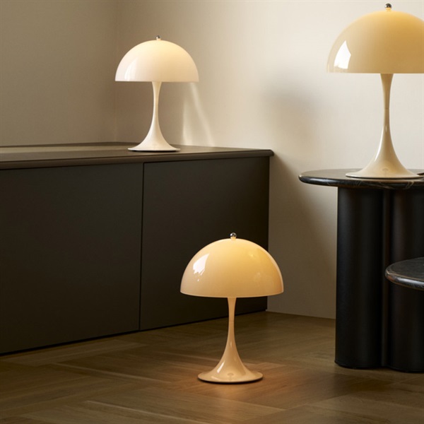 パンテラ 250 ポータブル / オペーク・オレンジLouis Poulsen（ルイス