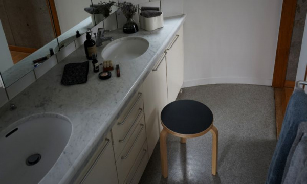 スツール60 / ブラックリノリウム 組立て無料Artek（アルテック