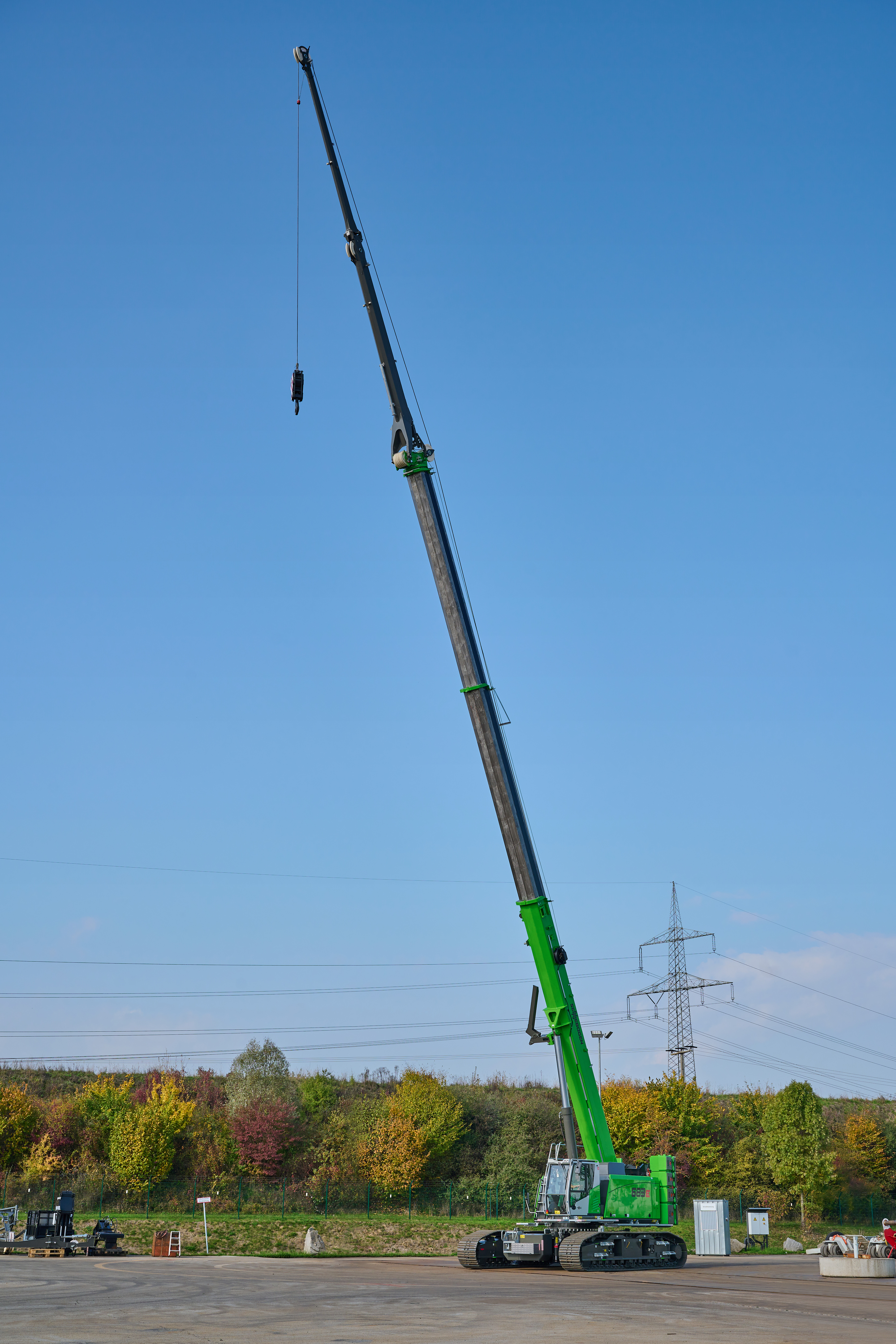 SENNEBOGEN expands crane range: 80 t telescopic crawler crane