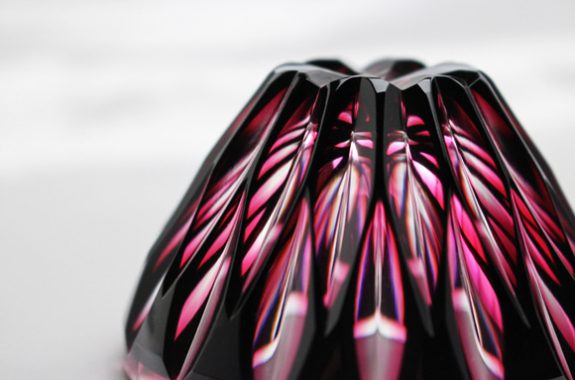 二重被せ 黒/金赤 桜島盃 | 薩摩切子のことなら薩摩びーどろ工芸