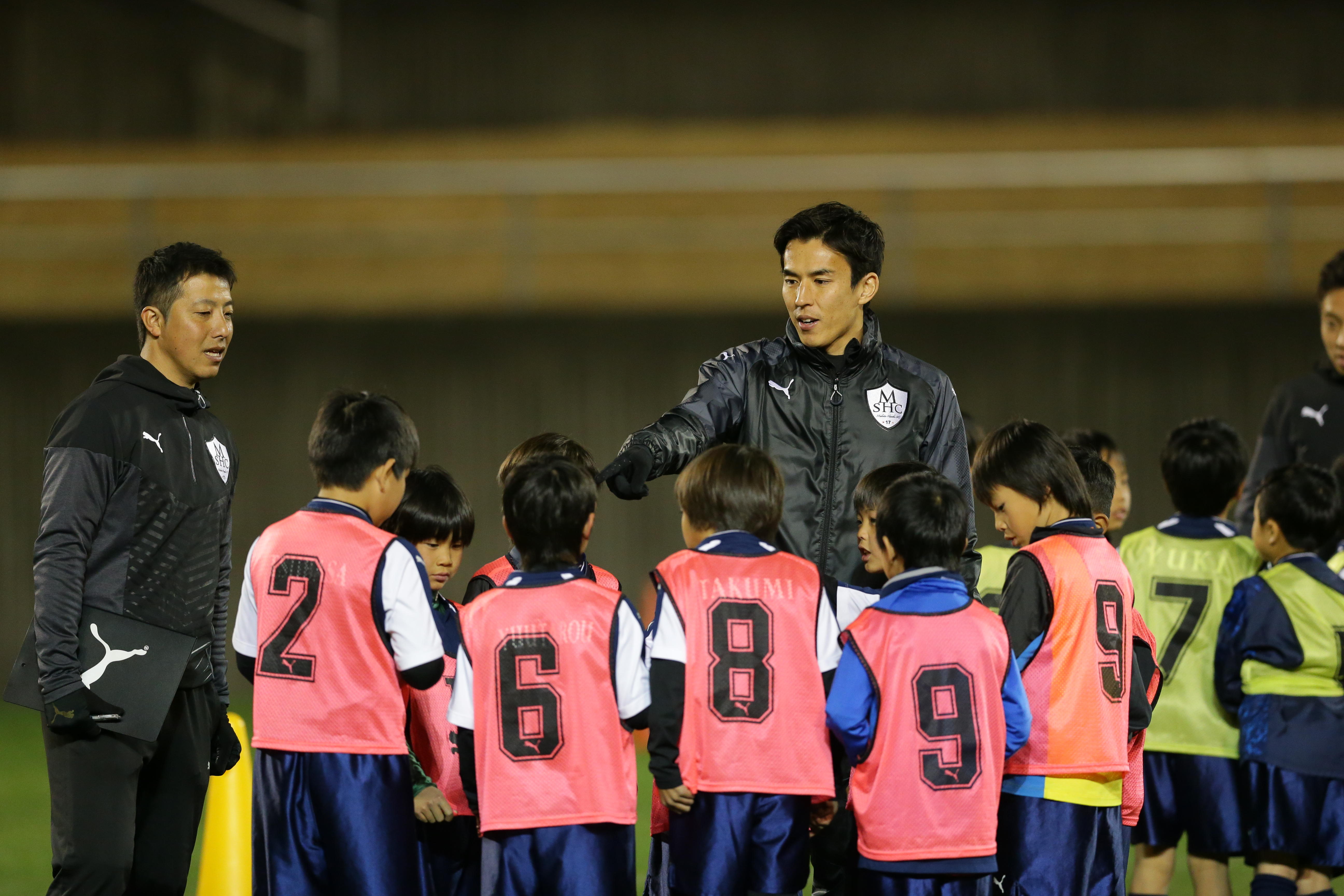 長谷部誠が自身のスクール「MAKOTO HASEBE SPORTS CLUB」で子どもたち
