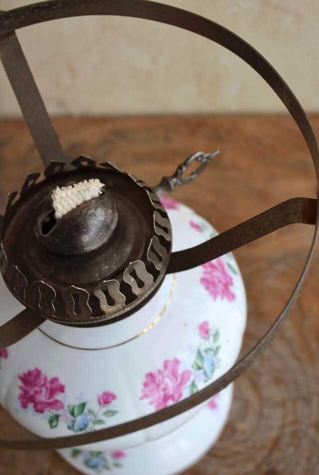 オイルランプ 陶製薔薇模様オイルランプ ガラスホヤ ランプ インテリア