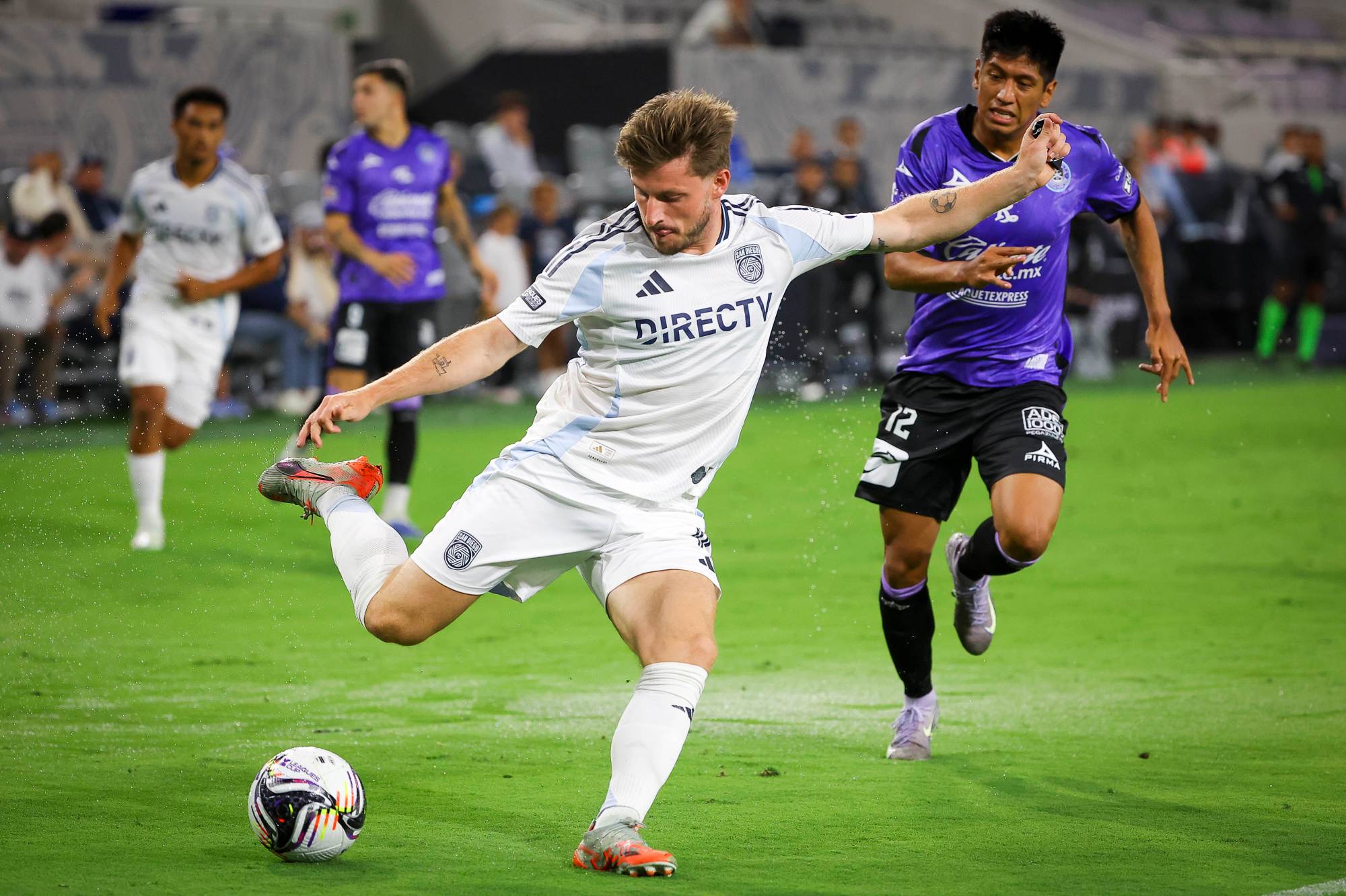 Tom Krasovic: Varas sees grit in fans, and SDFC needs to mirror it