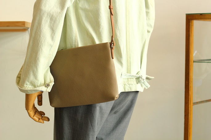 Shrink leather- series | SLOW - スロウ 公式サイト | 革製のバッグ