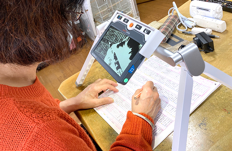 携帯型拡大読書器導入事例 - ご利用者様の声⑩ / I様 【クローバー7S