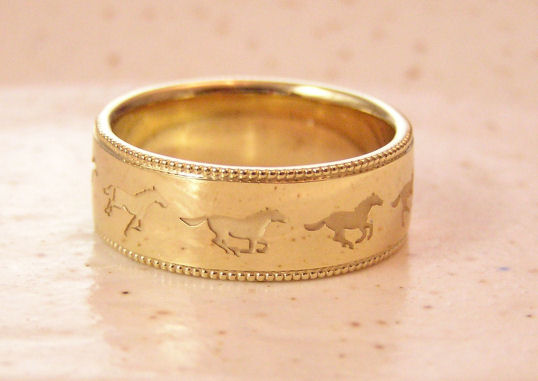 馬九行駆、金の指輪、縁起物のオリジナルゴールドリング、馬九行く