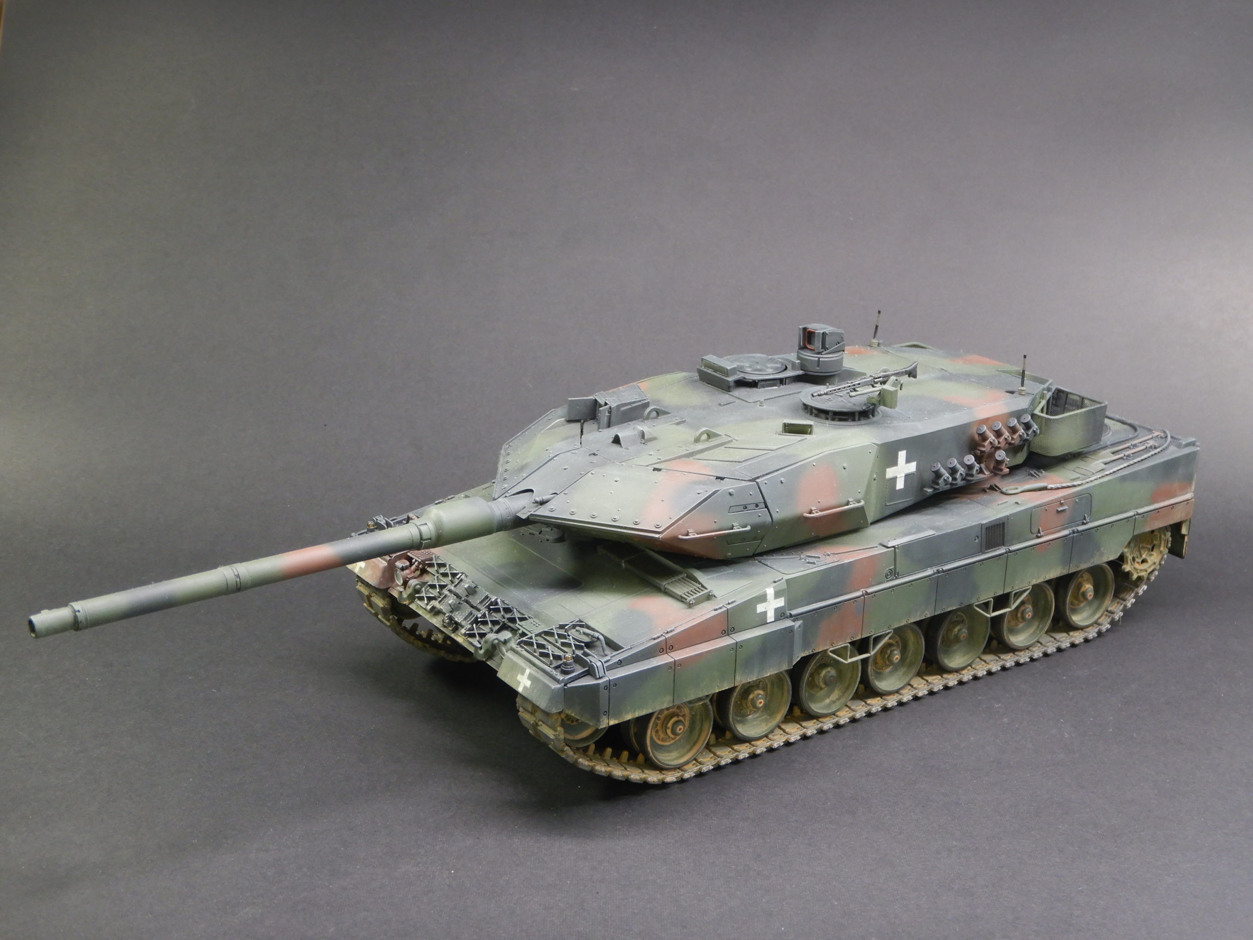 タミヤ 1/35 レオパルト2 A6戦車“ウクライナ軍” | 手動式模型工作