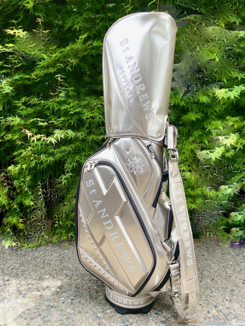 美しく輝くシャンパンカラー！St ANDREWSのキャディバッグ – She GOLF