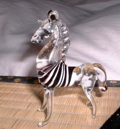 黒壁ガラス馬 （