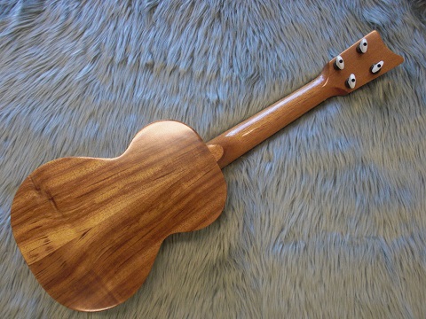 ウクレレの王様】KAMAKA 100周年記念モデルHF-1・HF-2店頭でお試し