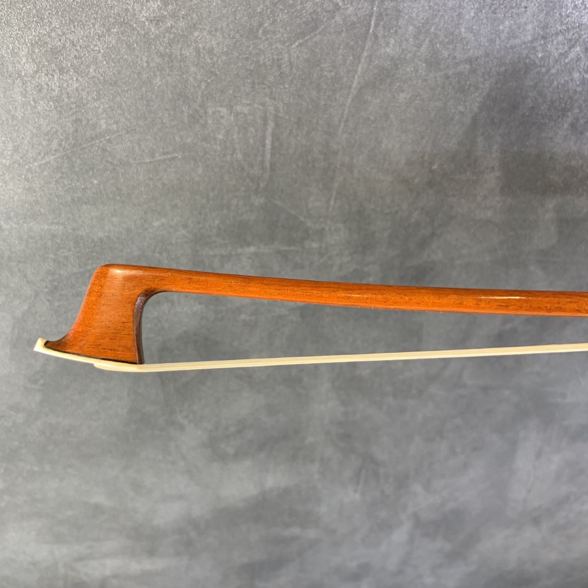 弦楽器専門店】展示ヴァイオリン弓・チェロ弓のご紹介｜島村楽器