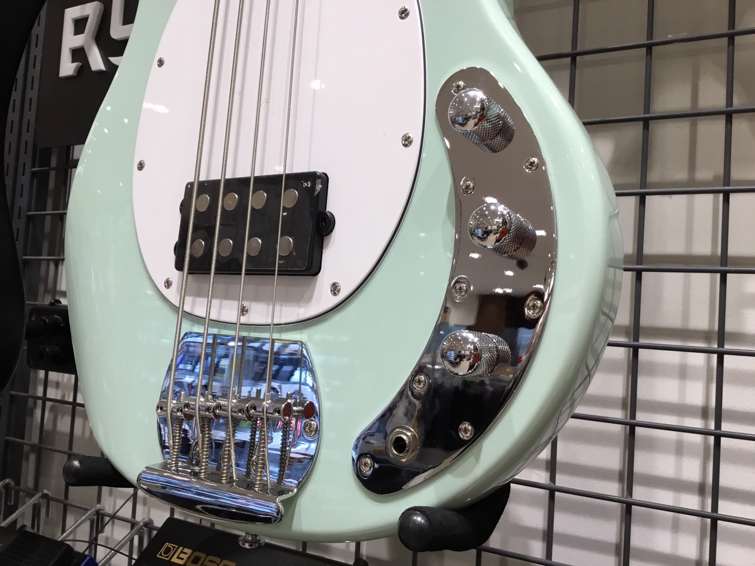 ベース】STERLING by Musicman / STINGRAY RAY4 2本入荷しました