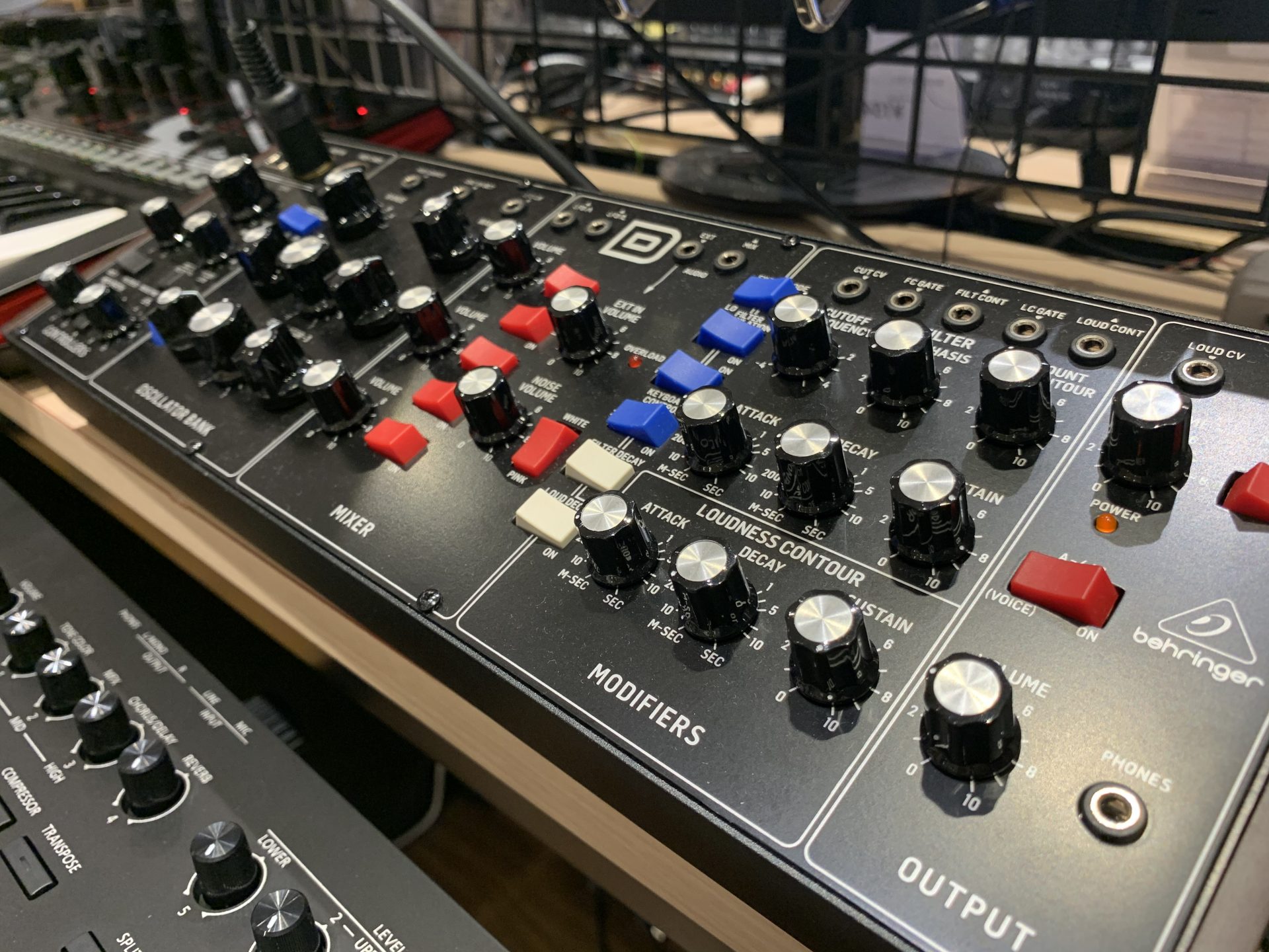 入荷】アナログシンセを始めたい方におすすめ！BEHRINGER MODEL D