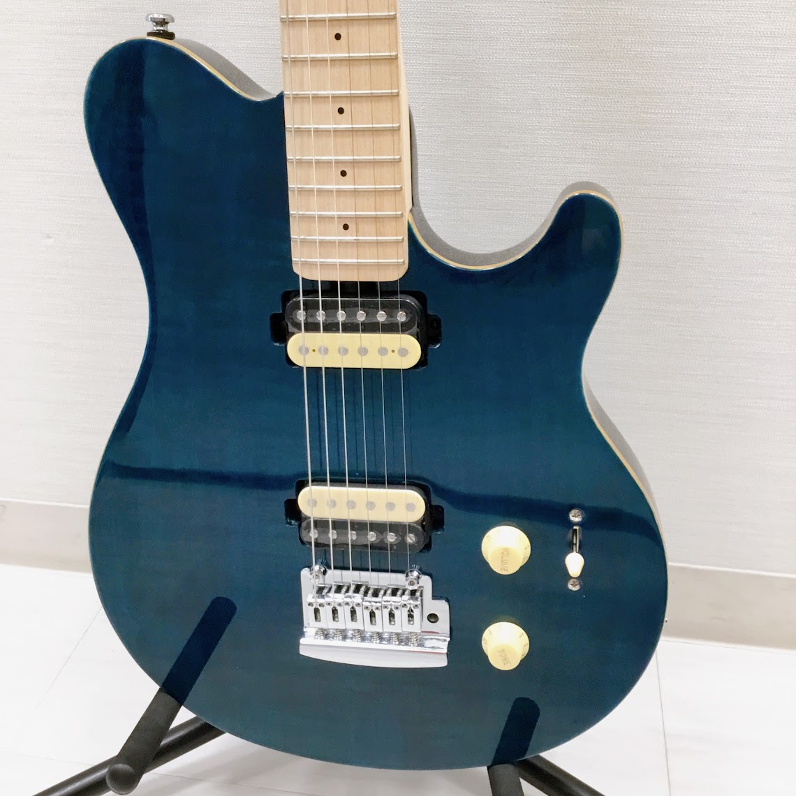 AXISに鮮やかなFlame Maple Top！STERLING by Musicman SUB AX3FM-M1